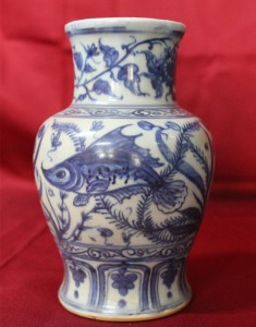 Antique Chinese Porcelain Vase Qing dynasty